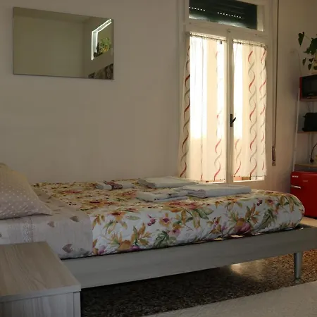 Πανσιόν Venezia Lovely 3*